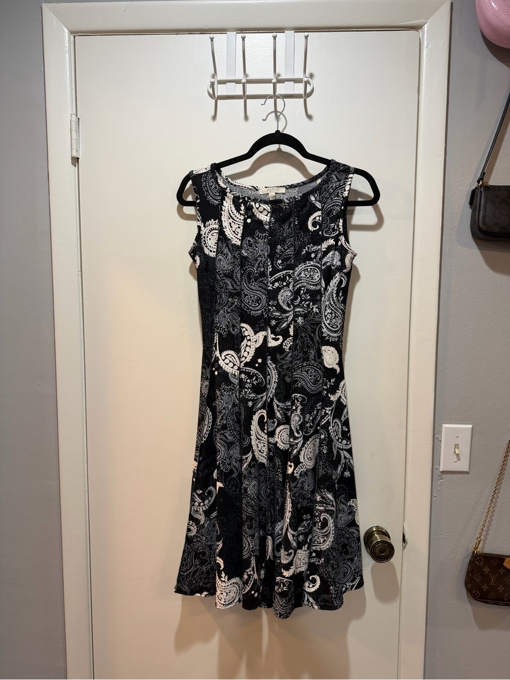 Haani Black and White Paisley Sleeveless Fit-and-Flare Dress